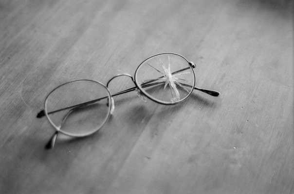 broken_eyeglasses